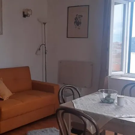 Niko 5 Min To Center דירה