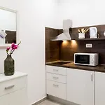 Niko 5 Min To Center Apartment