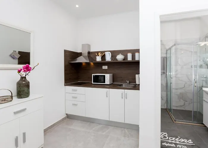 Niko 5 Min To Center *