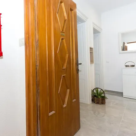 Niko 5 Min To Center Apartment *