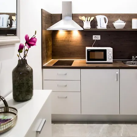 Niko 5 Min To Center Apartman