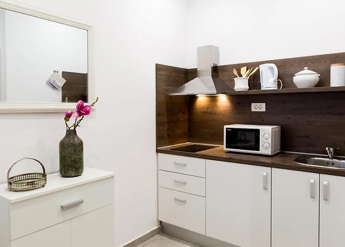 Niko 5 Min To Center Apartman