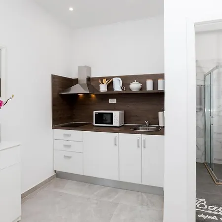 Niko 5 Min To Center *